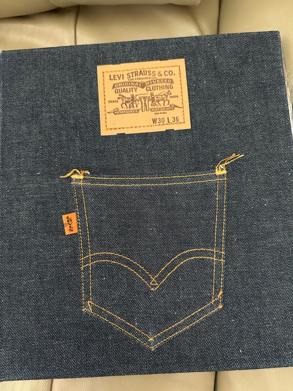 2 three-ring binders - Picture 3 of 11